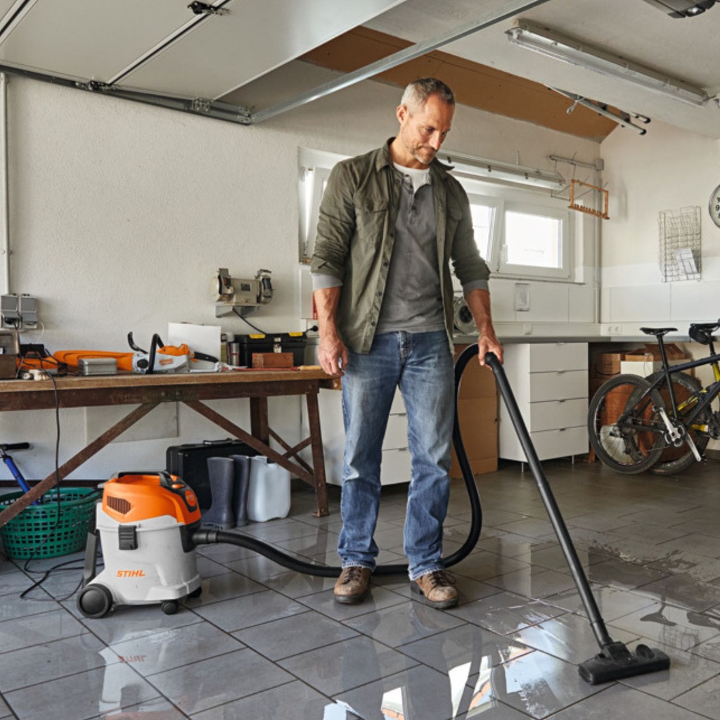 Aspiradora Stihl SE 33 1400W 12lts Aspira Solidos y Liquidos trae Funcion de Soplado #