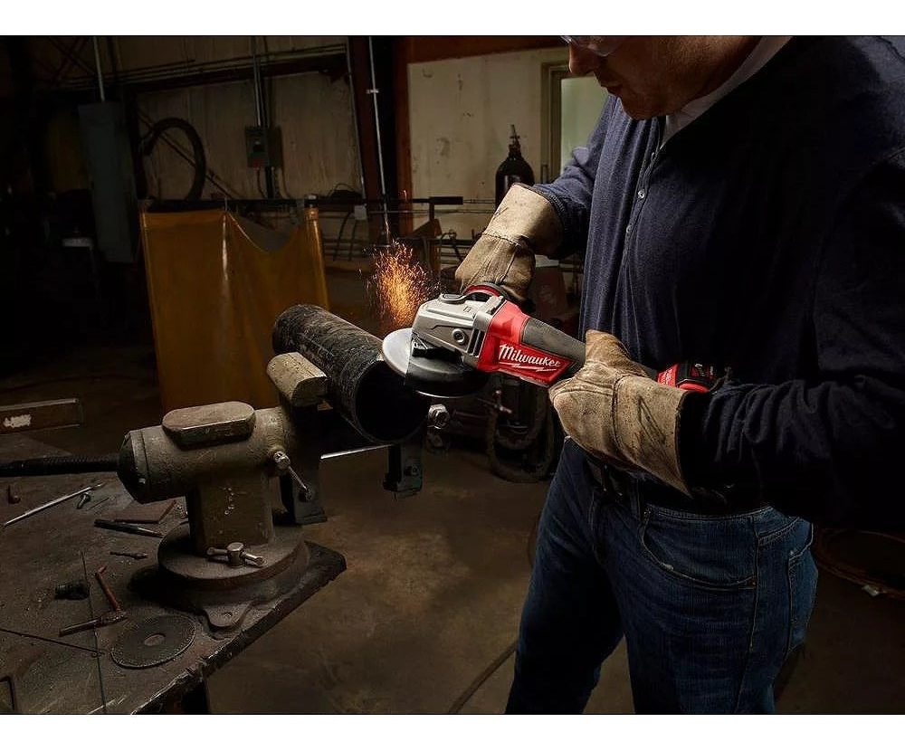 Amoladora Angular a Bateria Milwaukee M18 Fuel sin Cargador ni Bateria